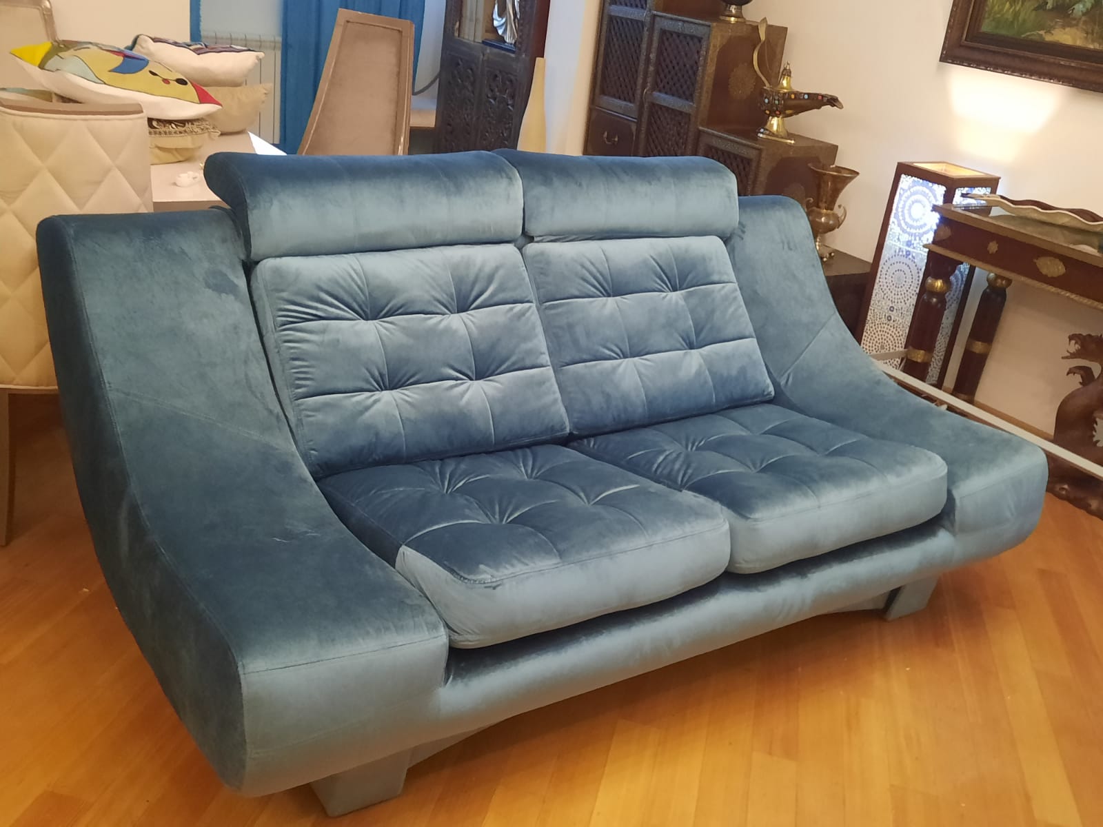 Обивка дивана на дому. Михайлов