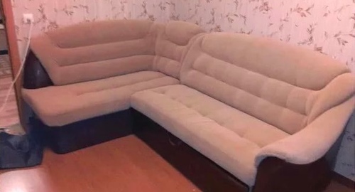 Перетяжка углового дивана. Михайлов